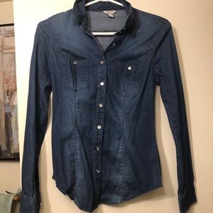 🪐GUESS denim button up shirt🪐